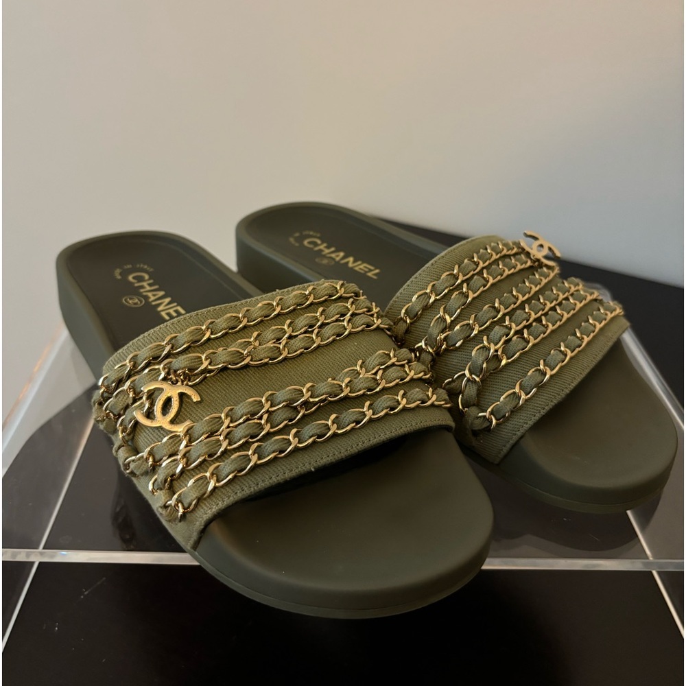 Chanel slides